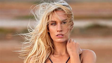 paige spiranac sexy photos|10 Empowering Photos of Paige Spiranac From Her SI Swimsuit。